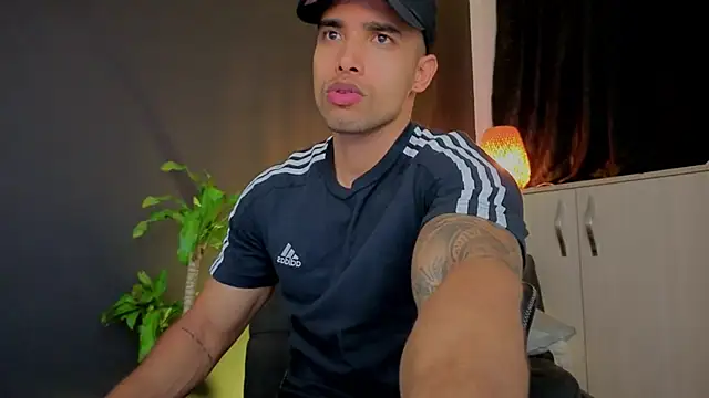 LincomAmith online show from November 2025 01:27:01 AM