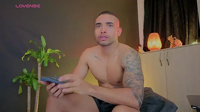 LincomAmith online show from November 2025 10:21:01 PM