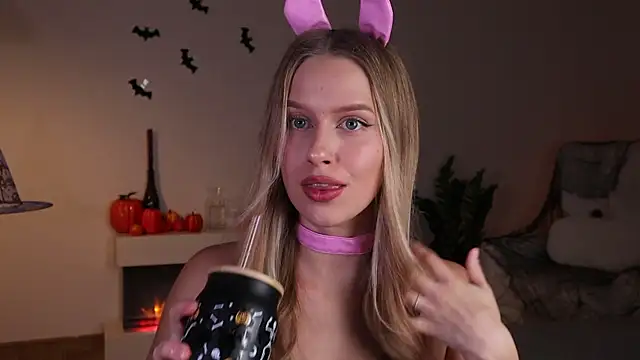 Snapshot of ella_twinkl chatting on October 2025 06:26:02 PM ella twinkl online show from October 2025 06:26:02 PM