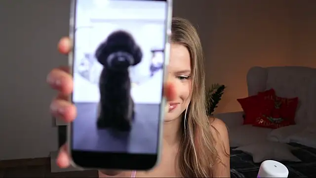 Snapshot of ella_twinkl chatting on December 2025 06:38:01 PM ella twinkl online show from December 2025 06:38:01 PM