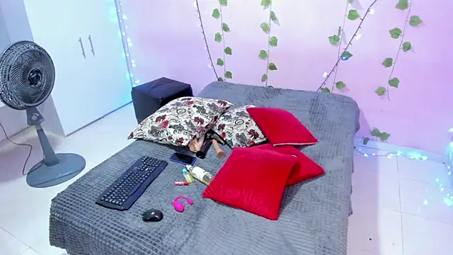 Snapshot of ambersmitx chatting on February 2025 02:45:02 PM ambersmitx online show from February 2025 02:45:02 PM