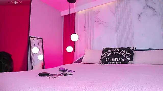 ninaevanss  online show from November 2025 08:22:02 PM