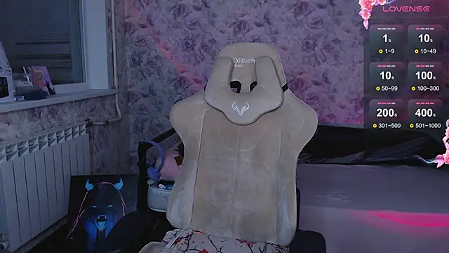 Estelle Hicks online show from October 2025 06:12:01 PM