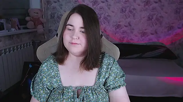 Estelle Hicks online show from April 2026 06:57:02 PM