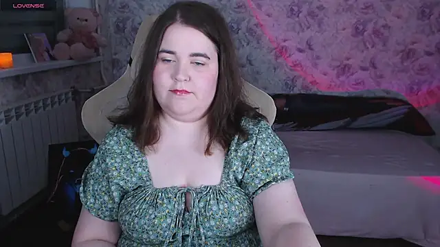 Estelle Hicks online show from May 2026 07:01:01 PM