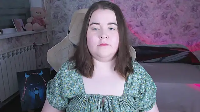 Estelle Hicks online show from May 2026 07:00:01 PM