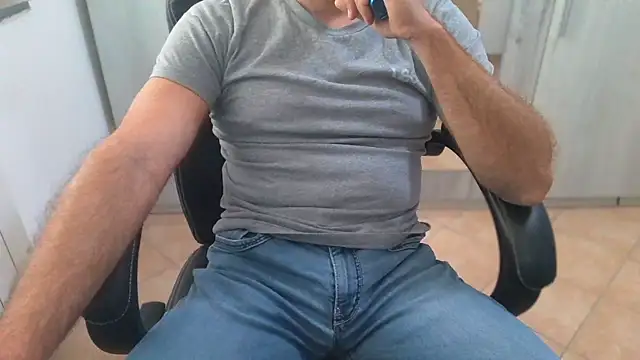 Snapshot of cocco1980xxxx chatting on February 2026 08:05:02 AM cocco1980xxxx online show from February 2026 08:05:02 AM