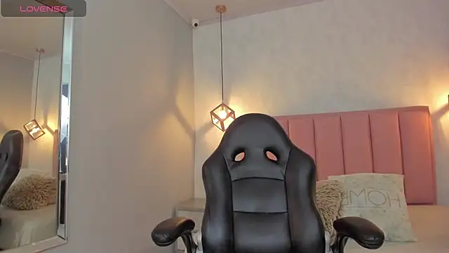 SUNNYCYRUS online show from February 2026 12:42:02 PM