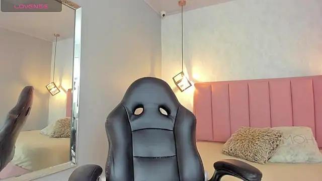 SUNNYCYRUS online show from February 2026 12:34:01 PM