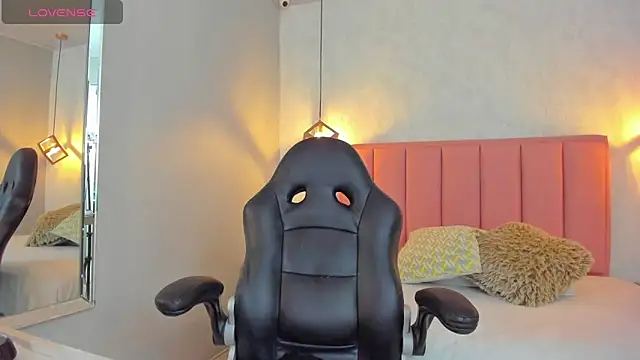 SUNNYCYRUS online show from February 2026 11:22:02 AM