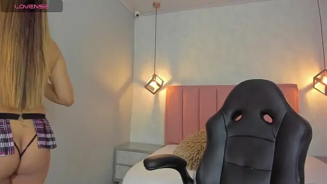 SUNNYCYRUS online show from February 2026 12:37:01 PM