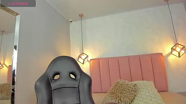 SUNNYCYRUS online show from February 2026 12:27:01 PM