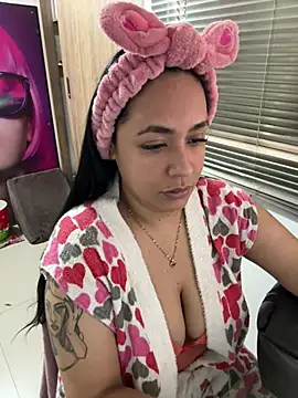 marta201 alfaro online show from February 2025 05:40:01 PM