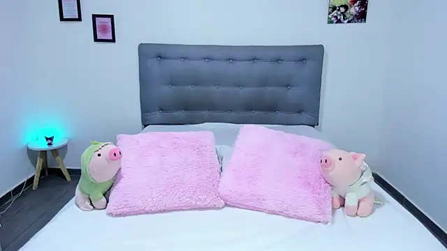 Snapshot of Agataowens chatting on January 2025 01:48:01 AM Agataowens online show from January 2025 01:48:01 AM