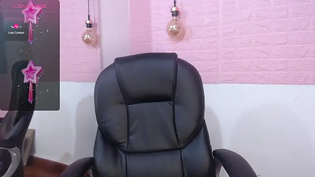 Snapshot of Susy_thomson chatting on January 2025 12:25:02 AM Susy thomson online show from January 2025 12:25:02 AM