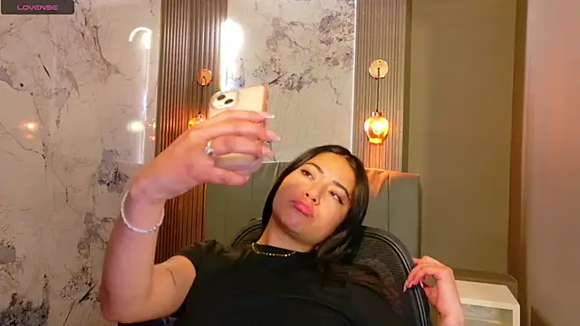 Snapshot of Susy_thomson chatting on October 2025 10:41:02 PM Susy thomson online show from October 2025 10:41:02 PM