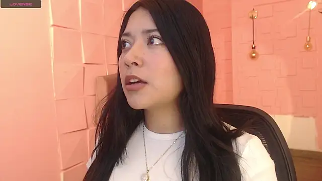 Snapshot of Susy_thomson chatting on October 2025 04:11:01 AM Susy thomson online show from October 2025 04:11:01 AM