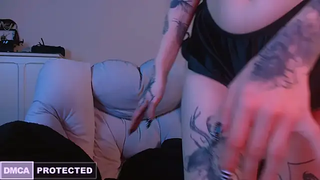 Snapshot of NaughtyLittleFox chatting on January 2025 08:25:01 AM NaughtyLittleFox online show from January 2025 08:25:01 AM