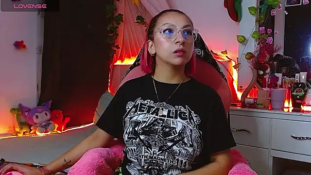 Snapshot of Littlerouse_ chatting on November 2025 11:07:02 PM Littlerouse online show from November 2025 11:07:02 PM