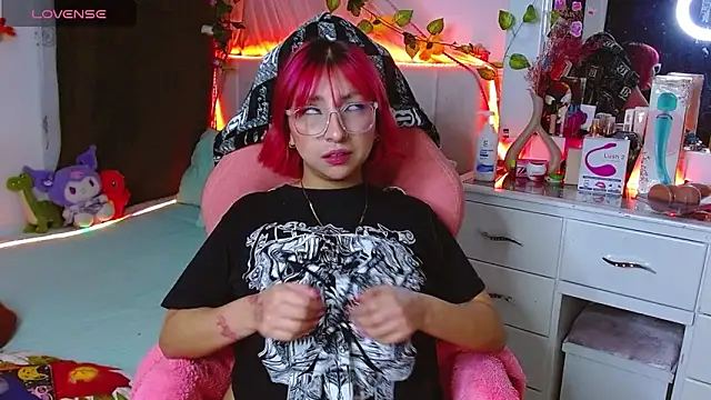 Snapshot of Littlerouse_ chatting on December 2025 11:11:01 PM Littlerouse online show from December 2025 11:11:01 PM