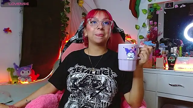 Snapshot of Littlerouse_ chatting on December 2025 11:14:02 PM Littlerouse online show from December 2025 11:14:02 PM