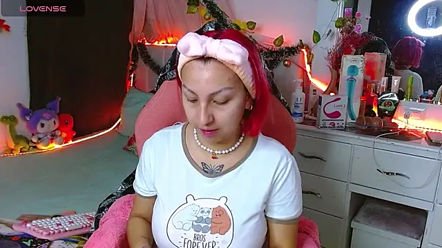 Snapshot of Littlerouse_ chatting on December 2025 10:39:02 PM Littlerouse online show from December 2025 10:39:02 PM