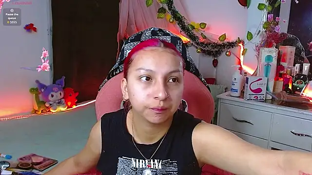 Snapshot of Littlerouse_ chatting on December 2025 11:23:01 PM Littlerouse online show from December 2025 11:23:01 PM