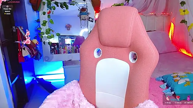 Snapshot of Littlerouse_ chatting on February 2026 07:03:02 AM Littlerouse online show from February 2026 07:03:02 AM