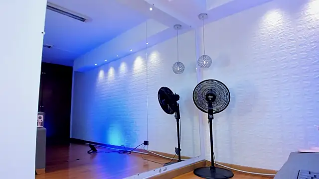 Snapshot of violet_scott chatting on January 2025 01:43:01 PM violet scott online show from January 2025 01:43:01 PM