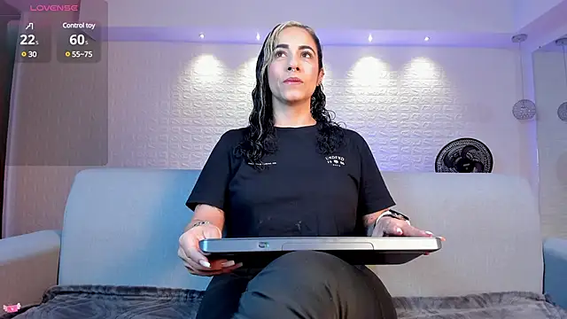 Snapshot of violet_scott chatting on January 2025 10:49:02 AM violet scott online show from January 2025 10:49:02 AM