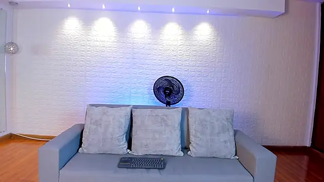 Snapshot of violet_scott chatting on March 2025 05:00:02 PM violet scott online show from March 2025 05:00:02 PM