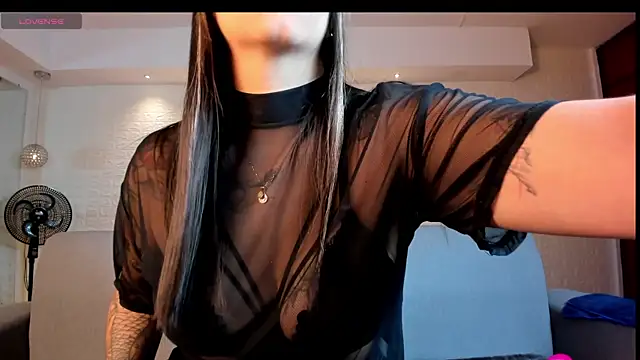 Snapshot of violet_scott chatting on March 2025 10:49:02 AM violet scott online show from March 2025 10:49:02 AM