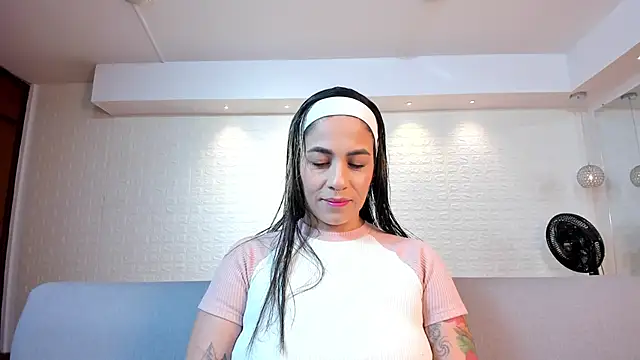 Snapshot of violet_scott chatting on November 2025 10:36:02 AM violet scott online show from November 2025 10:36:02 AM