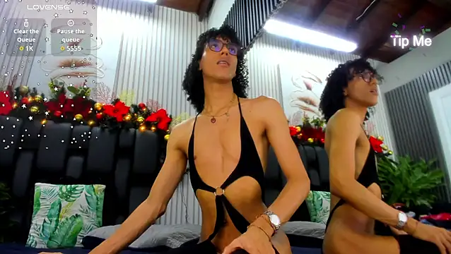 Camille Cedrik online show from December 2025 07:53:01 PM