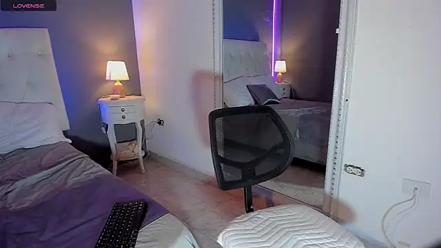 Melinahills online show from December 2024 01:24:01 PM