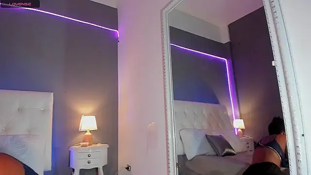 Melinahills online show from December 2024 01:06:01 PM