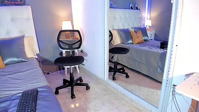 Melinahills online show from January 2025 04:28:02 PM