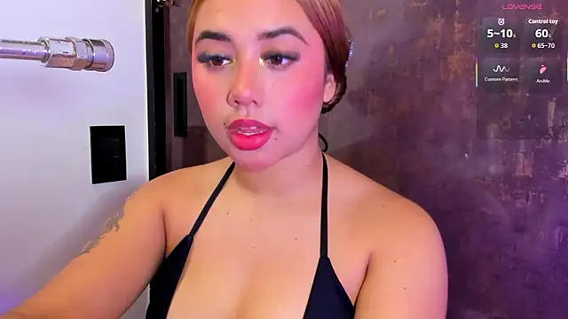 issie cute online show from April 2026 07:59:01 PM