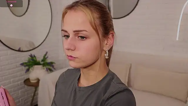 Snapshot of Wendy_D0ll chatting on September 2025 09:06:02 PM Wendy D0ll online show from September 2025 09:06:02 PM