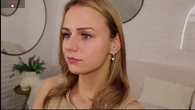 Snapshot of Wendy_D0ll chatting on October 2025 09:24:01 PM Wendy D0ll online show from October 2025 09:24:01 PM