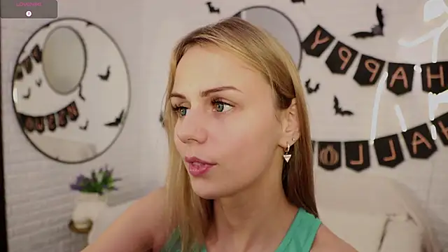 Snapshot of Wendy_D0ll chatting on October 2025 09:26:02 PM Wendy D0ll online show from October 2025 09:26:02 PM