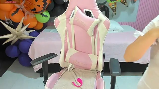 Snapshot of Yuli_16 chatting on October 2025 11:03:01 AM Yuli 16 online show from October 2025 11:03:01 AM