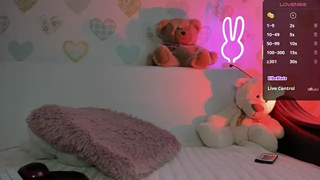 Snapshot of EliLynch chatting on October 2025 01:18:01 PM EliLynch online show from October 2025 01:18:01 PM