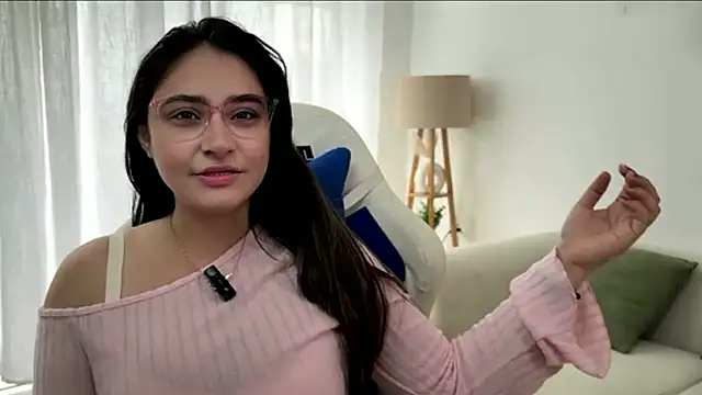 Snapshot of demieliss chatting on June 2026 06:49:02 AM demieliss online show from June 2026 06:49:02 AM