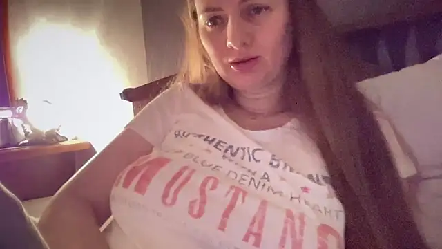 Snapshot of Viola_sweet chatting on April 2026 11:27:01 PM Viola sweet online show from April 2026 11:27:01 PM