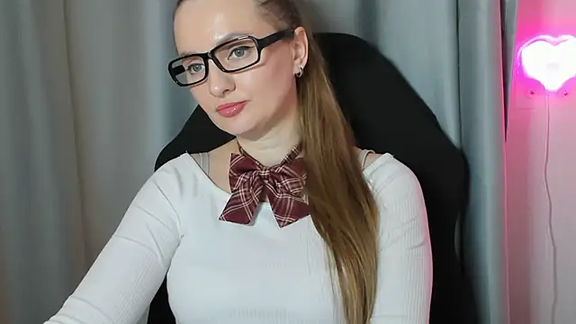 Snapshot of Viola_sweet chatting on April 2026 08:57:02 PM Viola sweet online show from April 2026 08:57:02 PM
