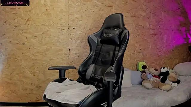 Snapshot of Biancastrongg chatting on February 2025 06:17:02 AM Biancastrongg online show from February 2025 06:17:02 AM