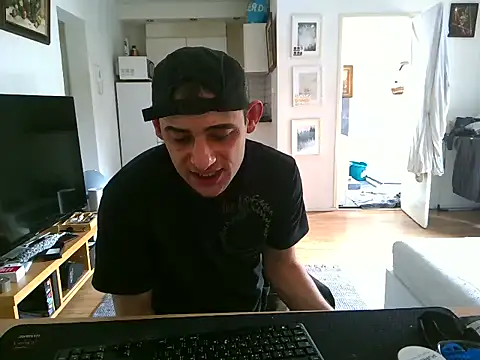 Snapshot of mihaimichael chatting on May 2026 01:51:02 PM mihaimichael online show from May 2026 01:51:02 PM