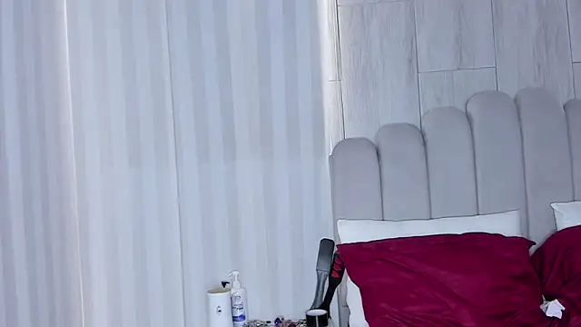 Snapshot of mileyerikson chatting on October 2025 12:58:01 PM mileyerikson online show from October 2025 12:58:01 PM