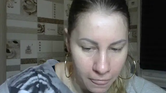 Snapshot of TherestlessKitty chatting on November 2025 10:24:01 PM TherestlessKitty online show from November 2025 10:24:01 PM